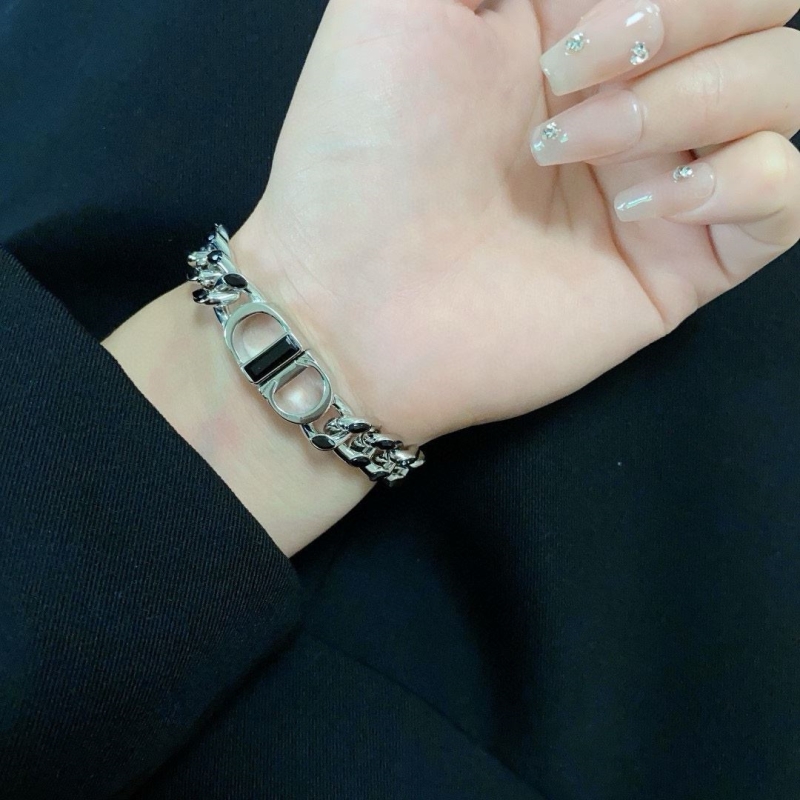 chr1st1an D10r bracelets